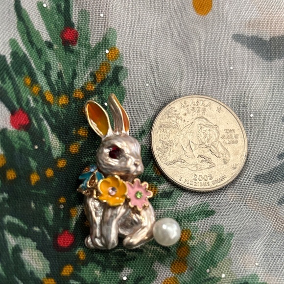 Angry Bunny Floral Brooch with Pearl Tail - Picture 4 of 5